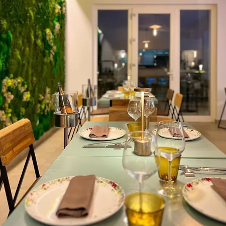 Amarena Garden House *
